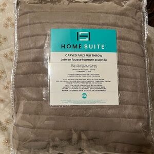 Faux Fur Throw Blanket HomeSuite NWT